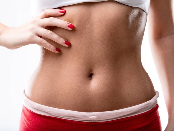9 Tips to Reduce Swelling After a Tummy Tuck